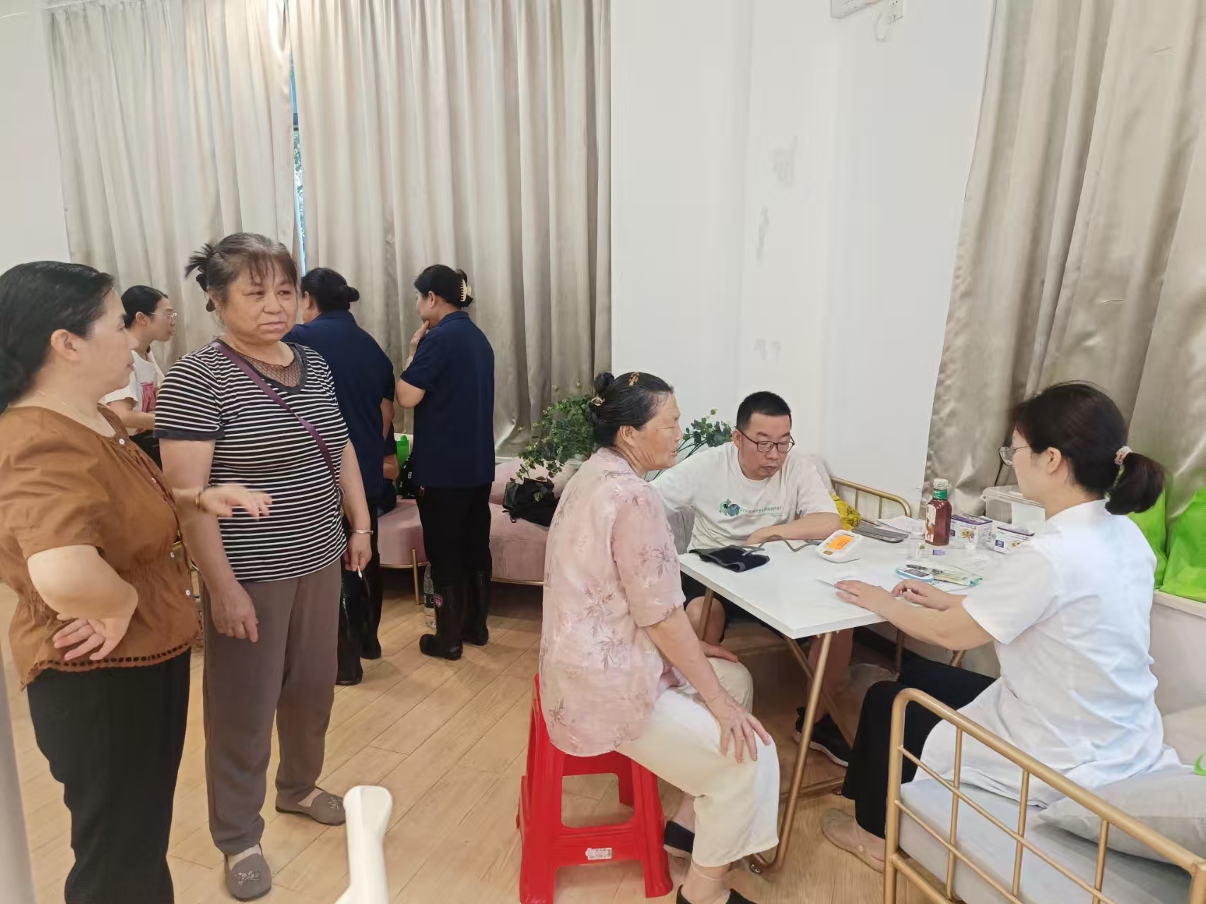 “健康进枫桦,义诊惠耆老”:沌口街枫桦苇岸社区开展义诊活动-图片3