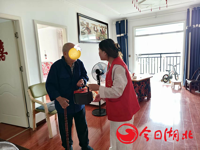 左岭街道凤鸣社区:“月满凤鸣,情暖万家”