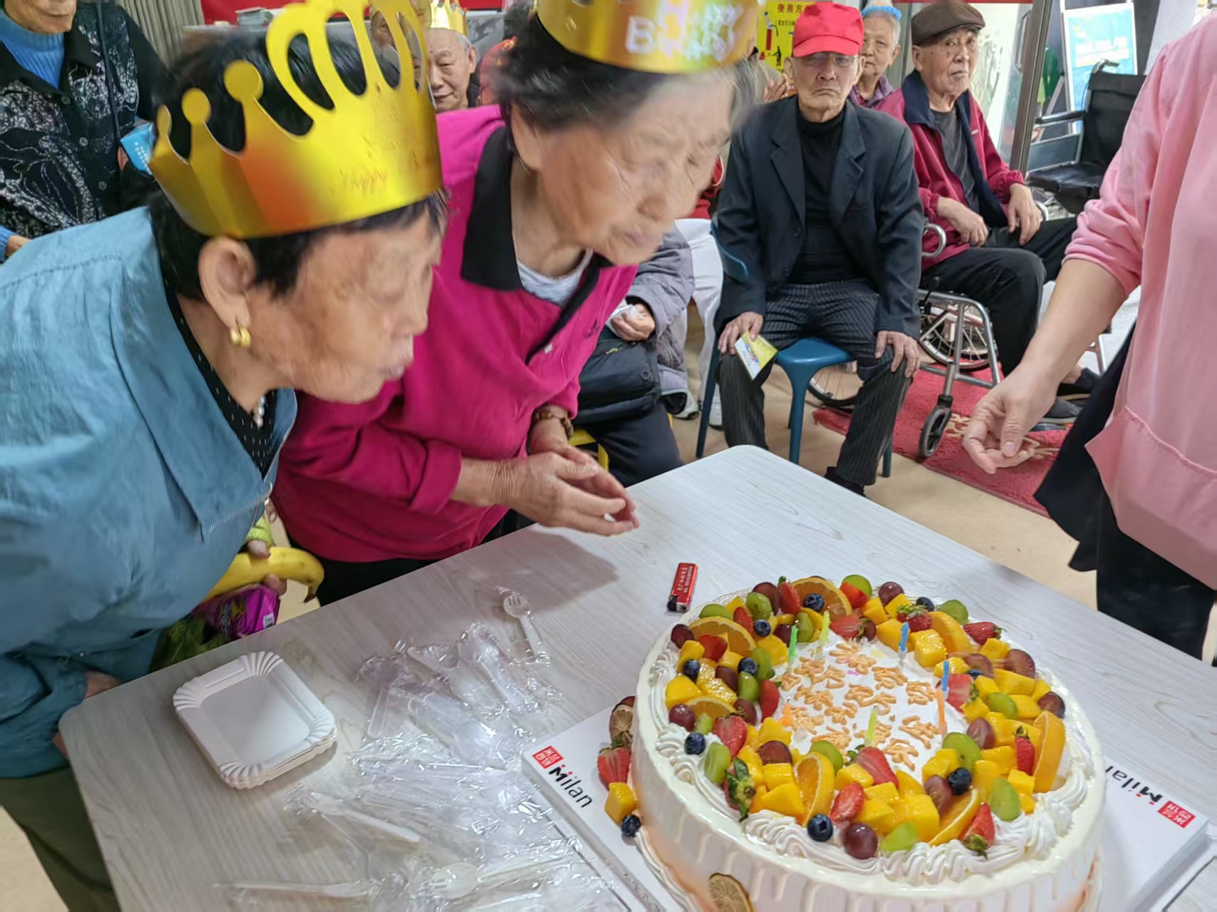 “金秋同庆，共贺生辰”：左岭街道智苑社区开展生日会活动-图片1