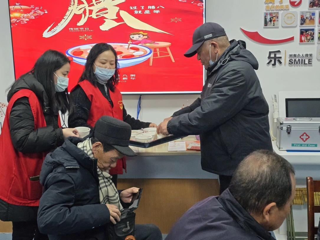 粥香暖腊八 拓福迎新春——正街社区开展腊八节主题活动-图片1