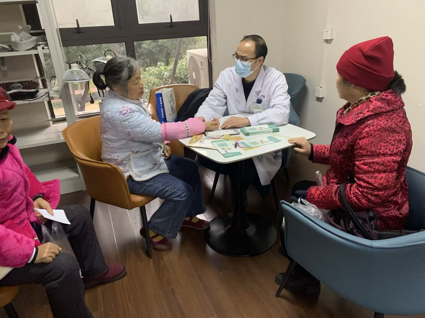 武汉市关东街江南社区：中医健康讲座 守护长者安康-图片2