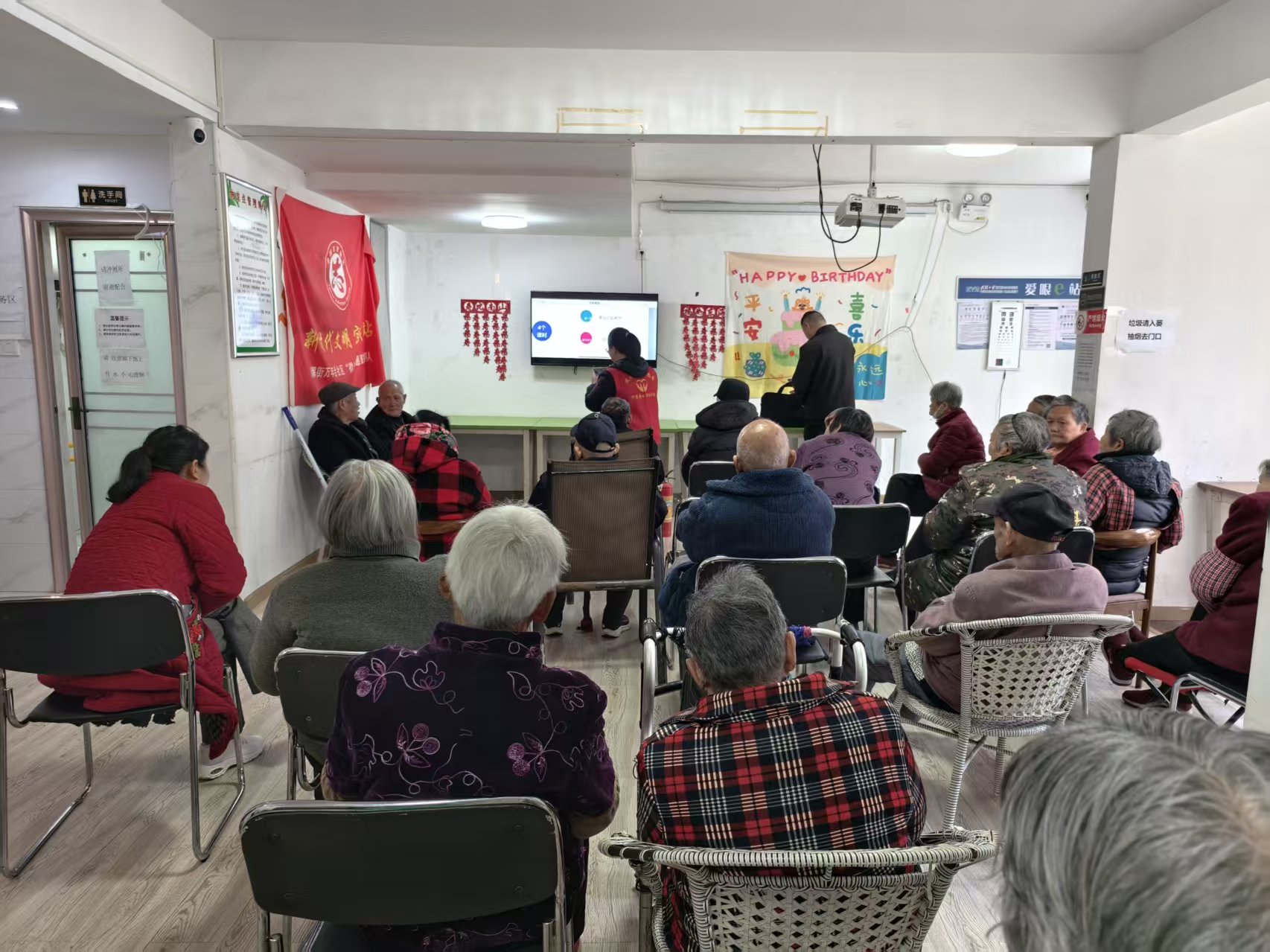 万年台社区：学用智能手机，便利幸福晚年-图片1