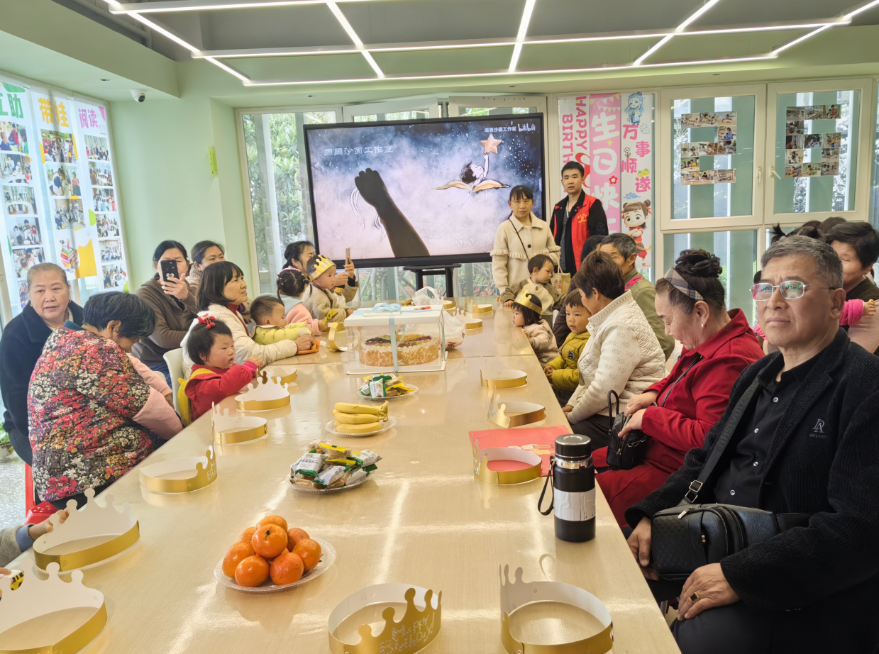 武汉市佛祖岭街新光电社区:温馨生日会,情暖长者心-图片4