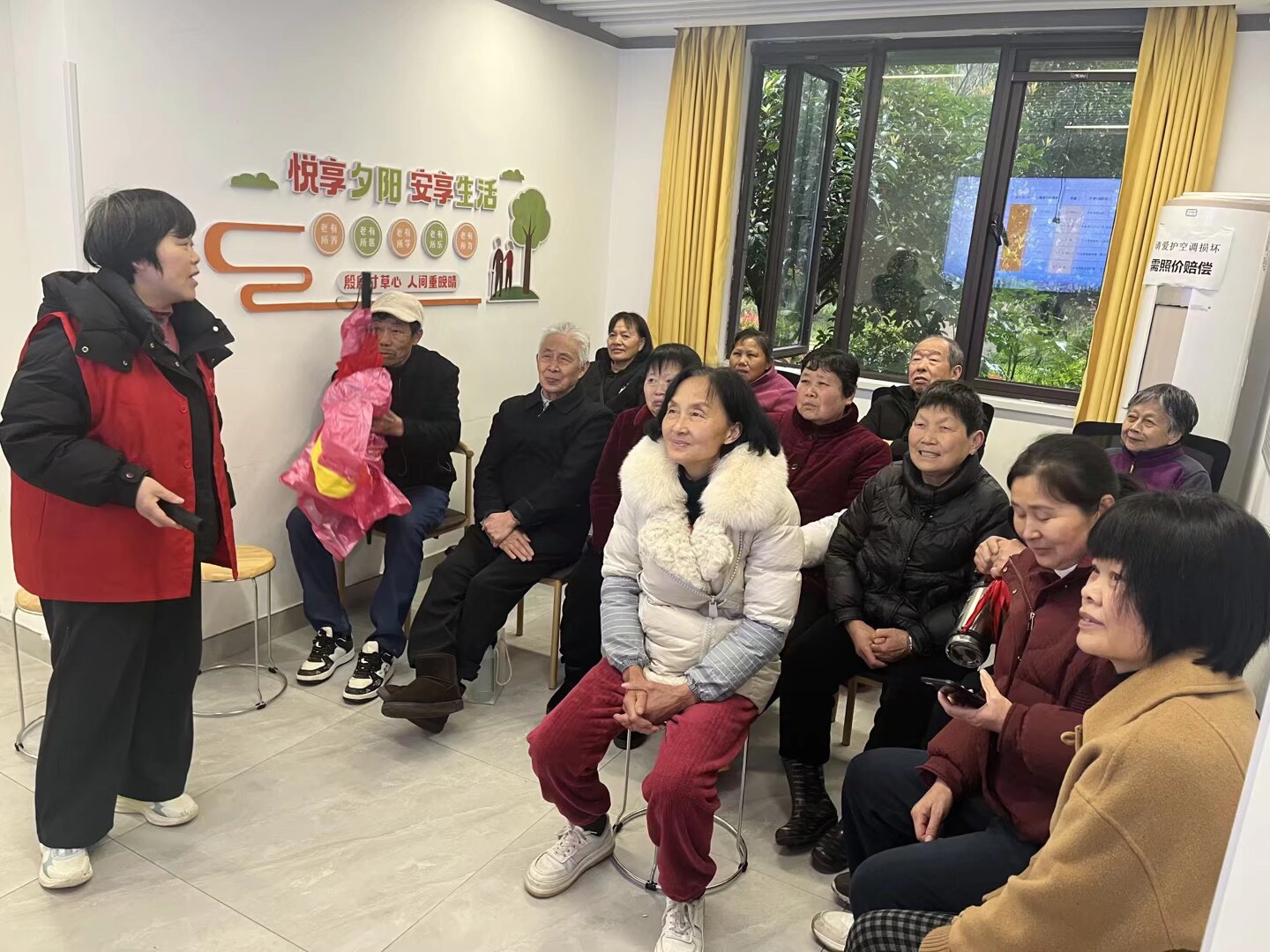 武汉市蔡甸街罗家山社区:敬老助老传美德 真情奉献暖民心-图片3