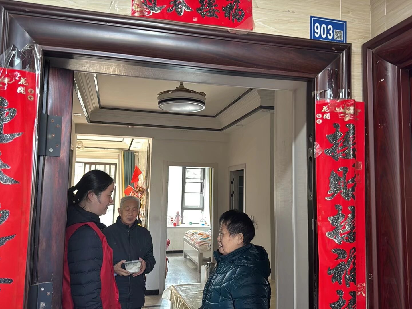 武汉市蔡甸街罗家山社区:敬老助老传美德 真情奉献暖民心-图片4