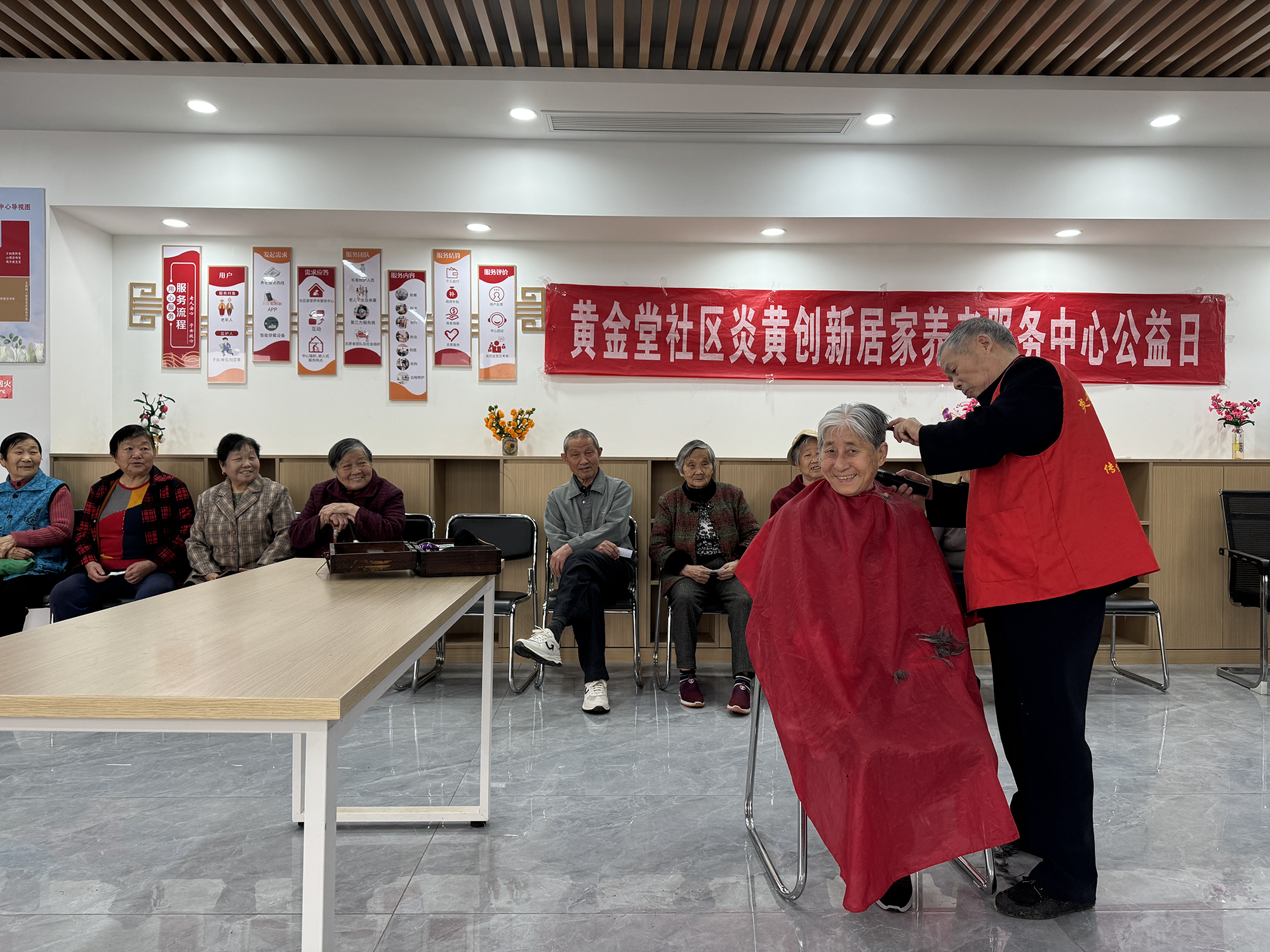 武汉市豹澥街道黄金堂社区：情暖社区 “发”现美好-图片1