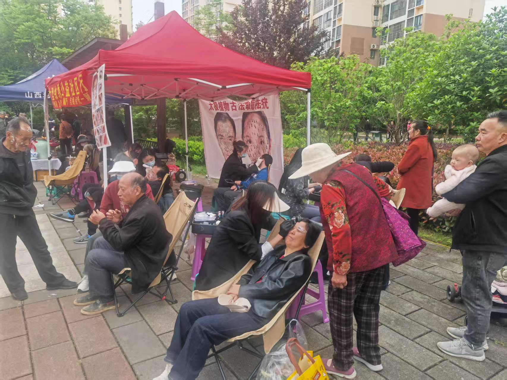 武汉市龙泉街道腾龙社区二期开展“便民嘉年华”活动-图片1