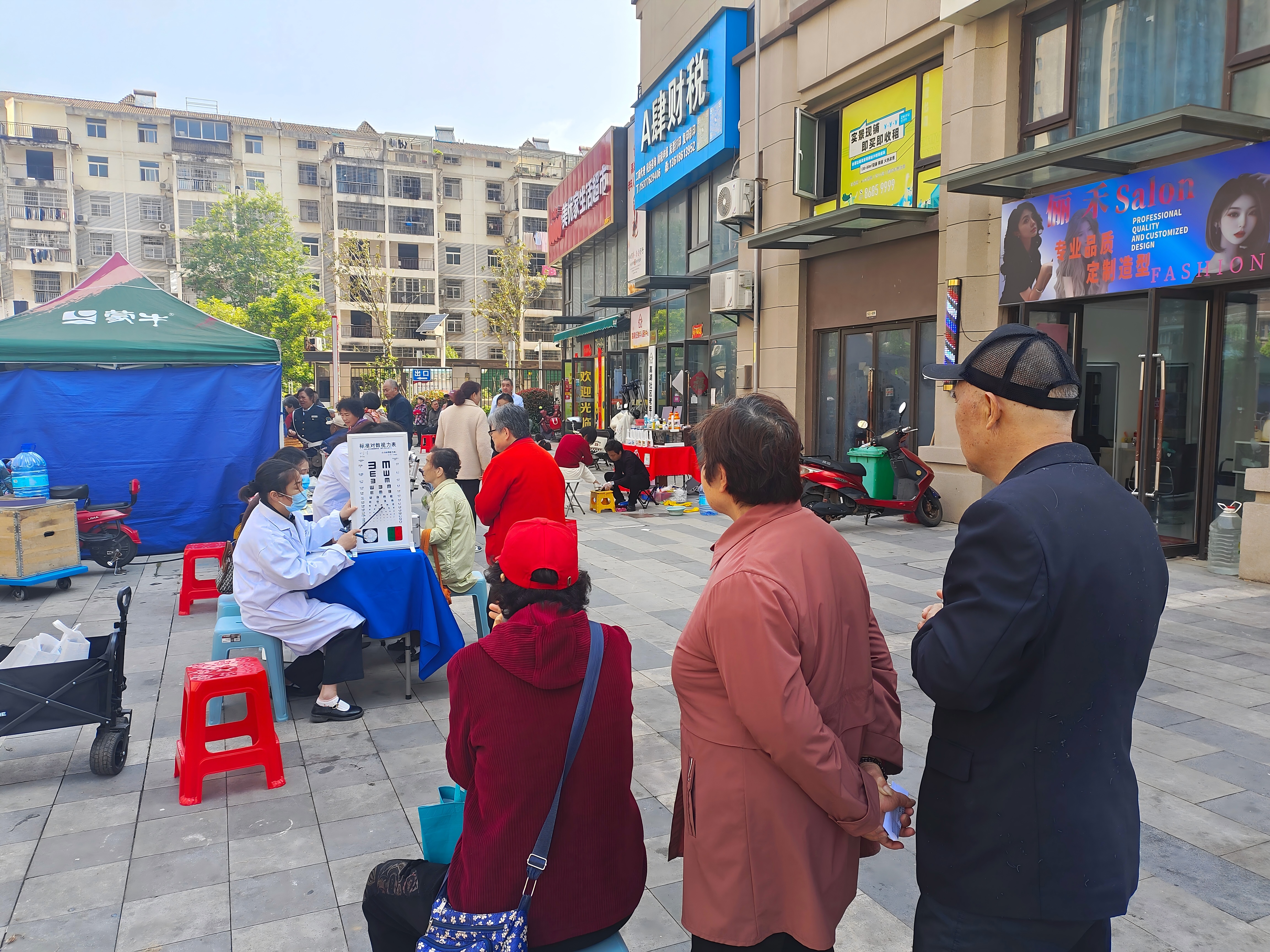 武汉市高湖社区便民服务活动：暖心便民 情暖桑榆-图片3