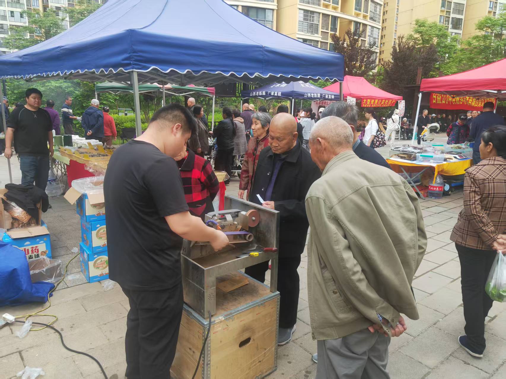 武汉市龙泉街道腾龙社区二期开展“便民嘉年华”活动-图片3