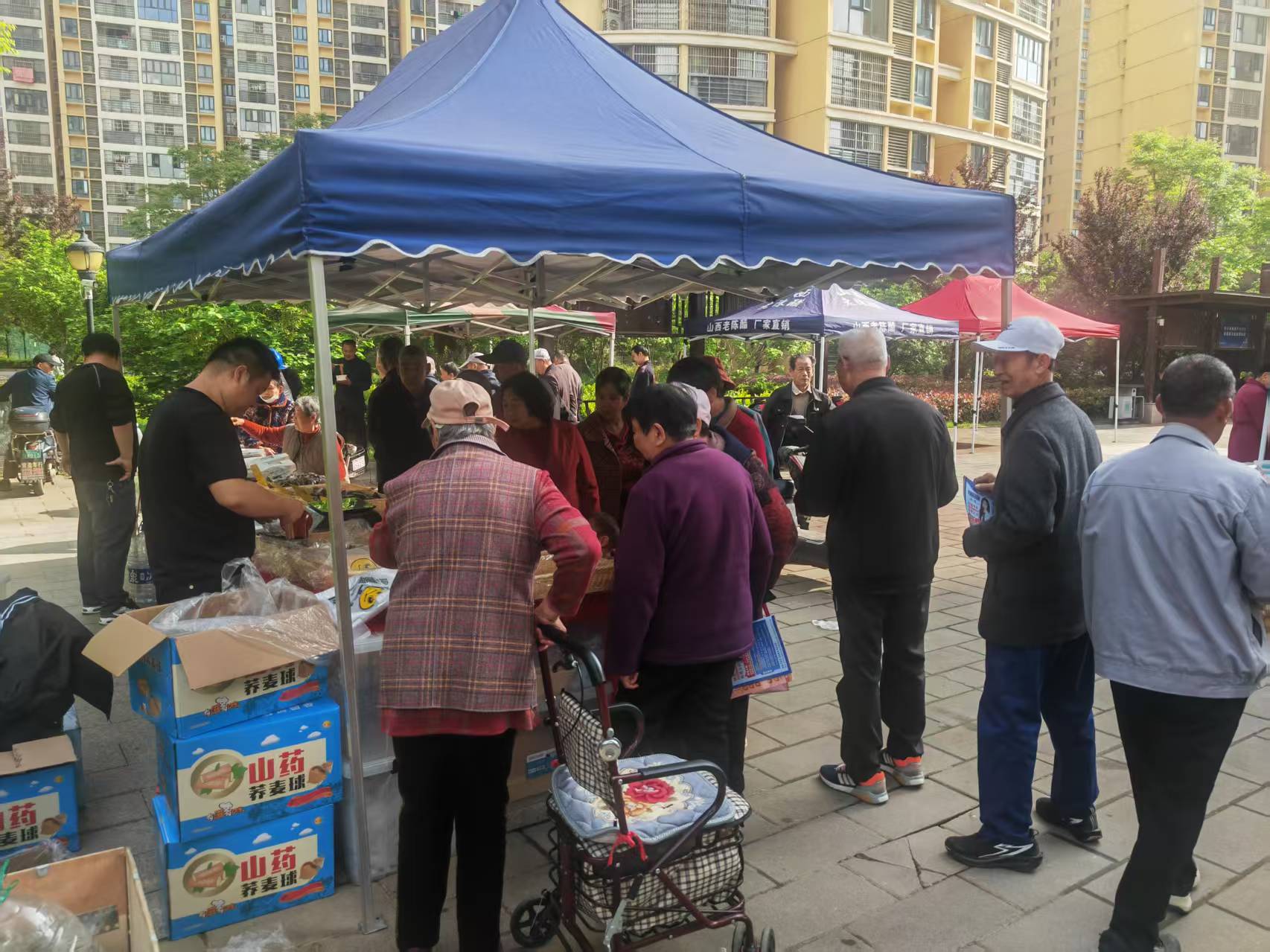 武汉市龙泉街道腾龙社区二期开展“便民嘉年华”活动-图片2