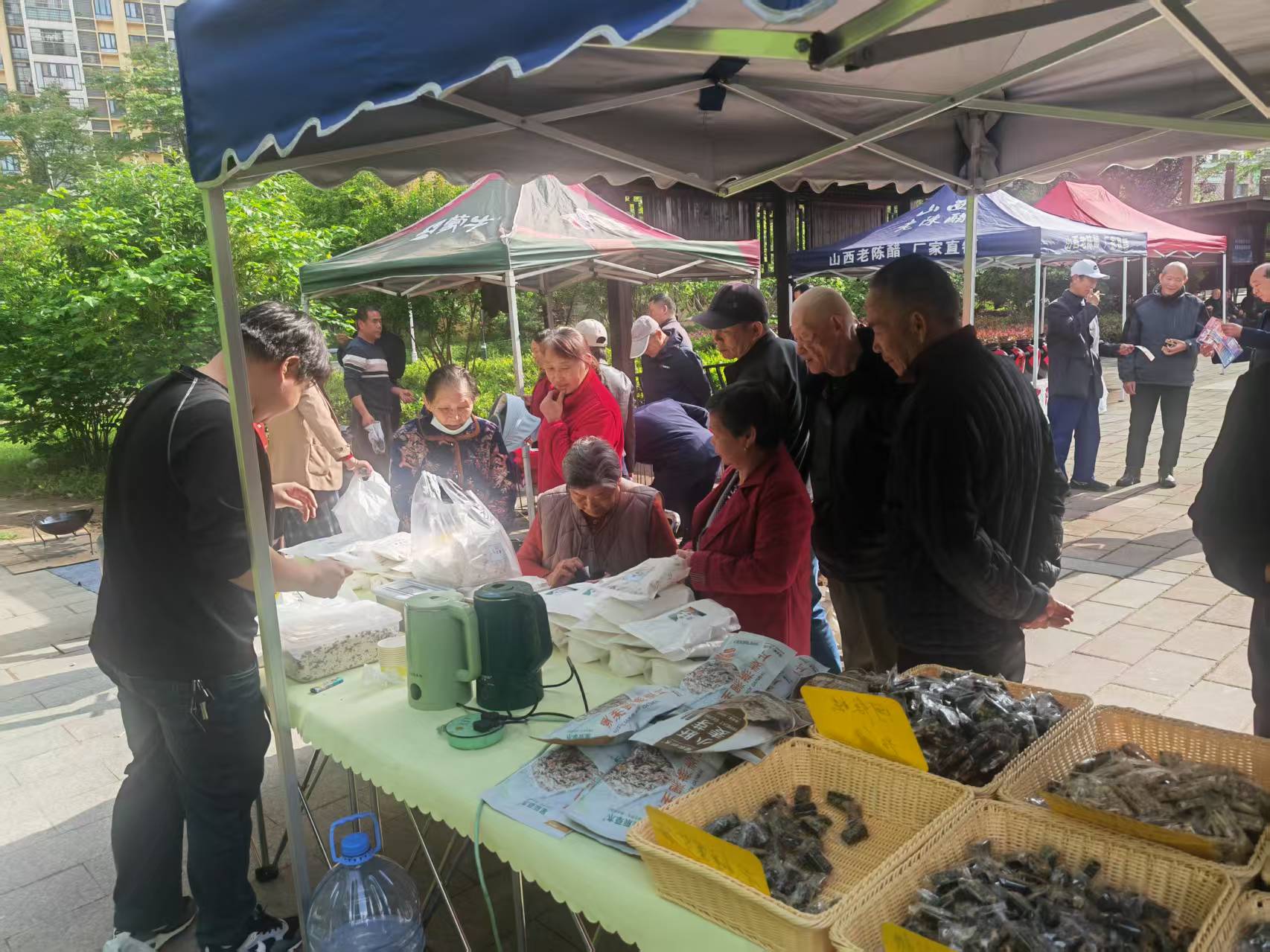 武汉市龙泉街道腾龙社区二期开展“便民嘉年华”活动-图片5