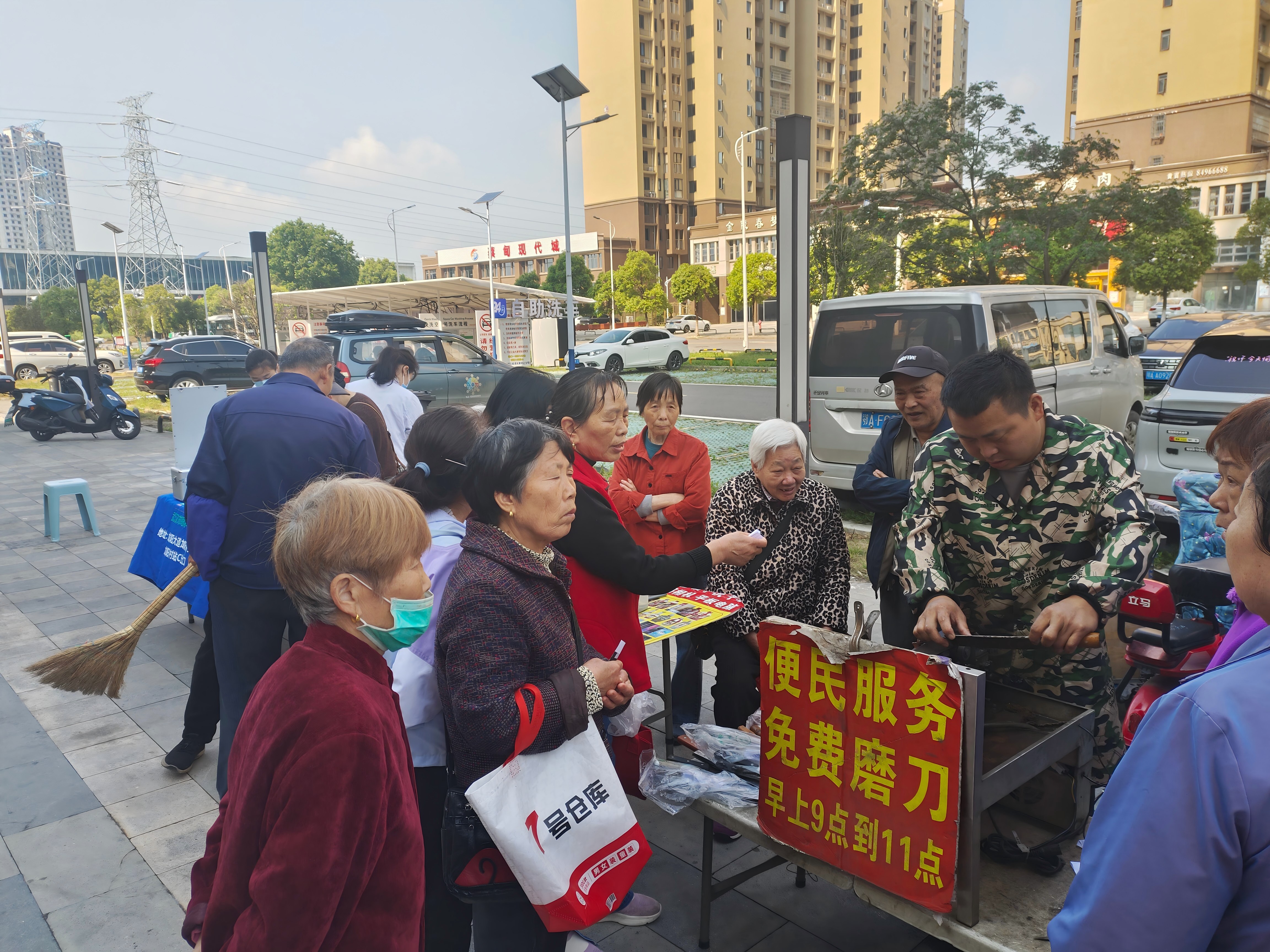 武汉市高湖社区便民服务活动：暖心便民 情暖桑榆-图片2