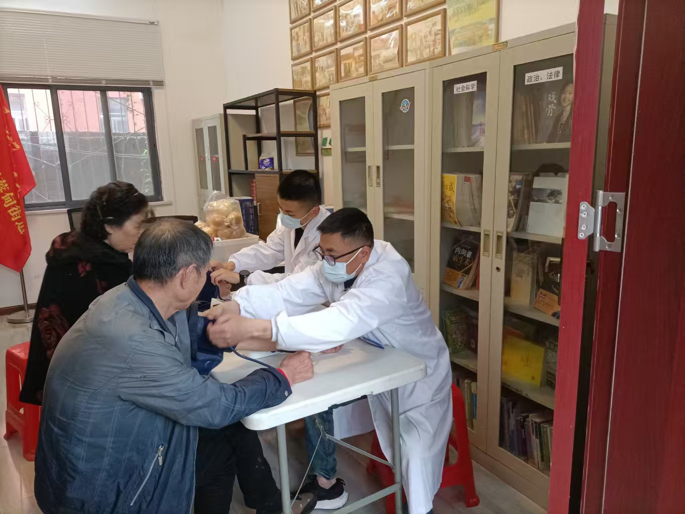 武汉市蔡甸区蔡甸街道汉乐村开展老年人体检义诊活动-图片1