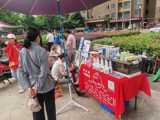 武汉市龙泉街道腾龙社区开展暖心便民服务活动-图片3